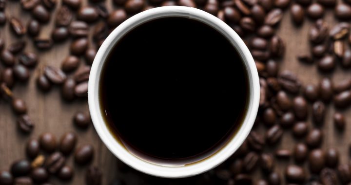 O que é a Coffee Loophole Diet: a nova tendência do TikTok é segura?