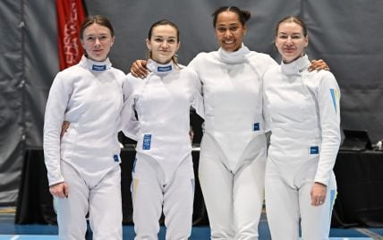  Seleção Feminina Ucraniana A esgrima com espada ganhou “prata” na Copa do Mundo de Vancouver 