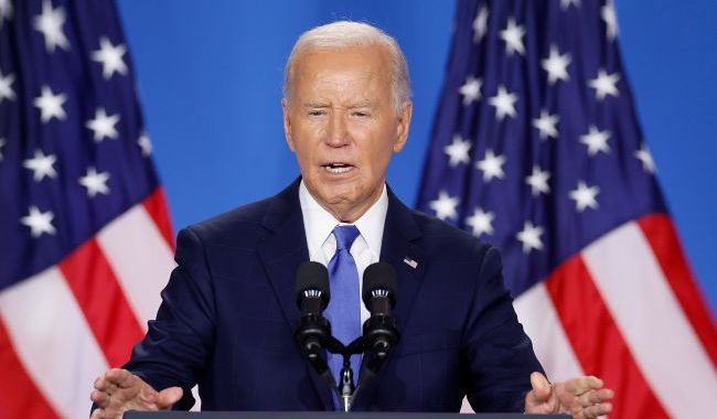 Biden quer pedir à Ucrânia para aderir à OTAN, mas mudou de ideia: Bloomberg apontou o motivo