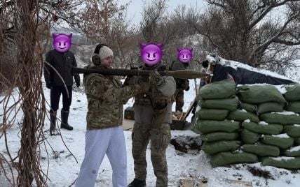 Baleado com rifle e lançador de granadas: Svitolina visitou militares das Forças Armadas Ucranianas na região de Kharkov (foto)