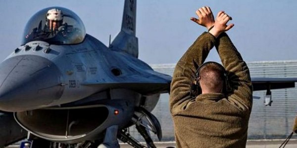 Sullivan explicou por que os EUA não treinaram pilotos ucranianos de F-16 suficientes