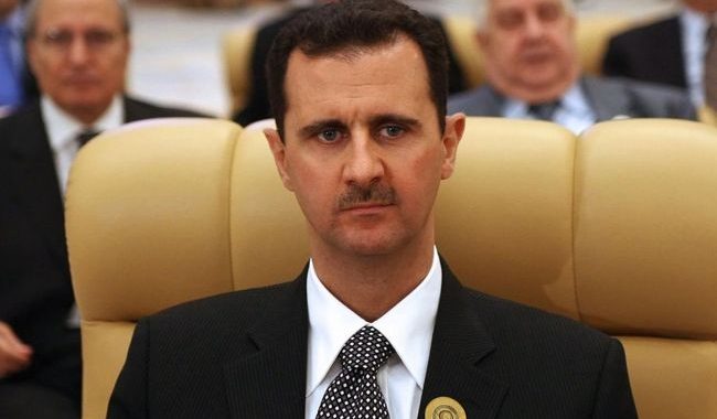 Rebeldes sírios recuam para Damasco, Assad foge da capital