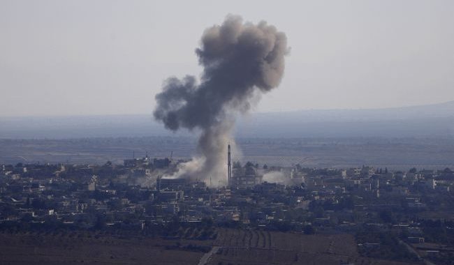 Aviões russos e sírios bombardearam entrada aérea da Síria, – Reuters