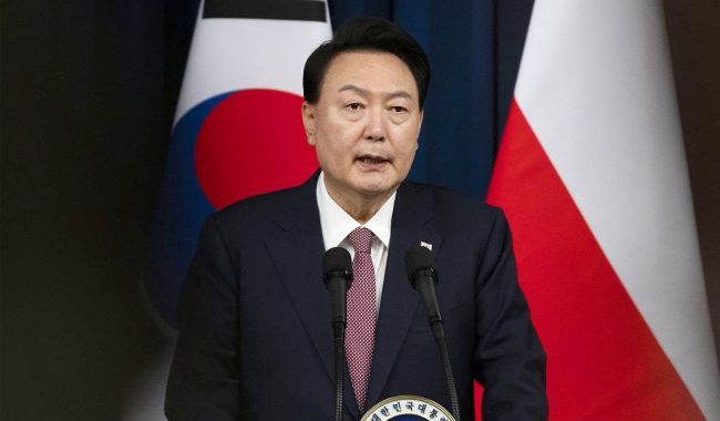 Acampamento militar perto da Nova Coreia: a oposição entregou ao presidente um duro ultimato