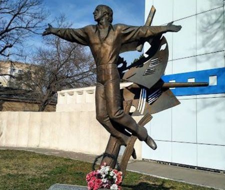 Monumento a Vysotsky removido da fachada do Odessa Film Studio