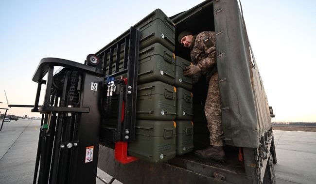 Os EUA estão a preparar um pacote de ajuda adicional à Ucrânia no valor de 988 milhões de dólares, – Reuters