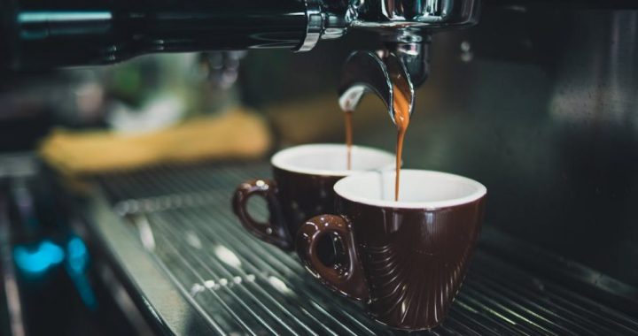 Mulheres grávidas podem tomar café e como isso afetará seu bebê?