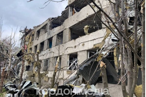 Os ocupantes lançaram uma bomba aérea na infraestrutura de Sumy, a mídia mostrou imagens da destruição