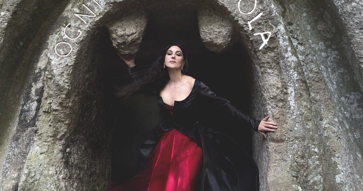 Tim Burton é fotógrafo e Monica Bellucci é a musa de um ensaio fotográfico místico para a Vogue