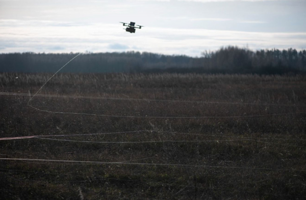  -drones Embora a tecnologia não seja nova, é extremamente eficaz nas condições da guerra moderna e da eletrônica ativa contramedidas do inimigo externo Apesar de certas características do uso deste tipo de drones, elas são indispensáveis ​​para o sucesso da implementação de certas medidas especiais. tarefas das unidades das Forças Armadas da Ucrânia, soldado sênior Igor Yu.</p></img>
<p><p><img decoding=