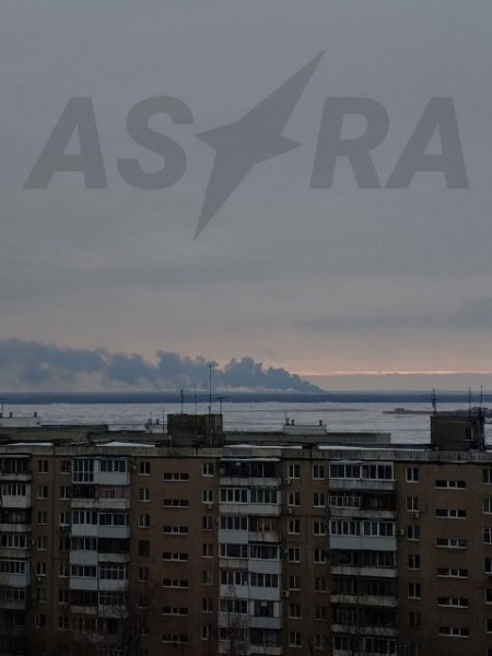 À noite em russo Engels, drones a planta foi atingida, pegou fogo instalação de armazenamento de petróleo (FOTO)