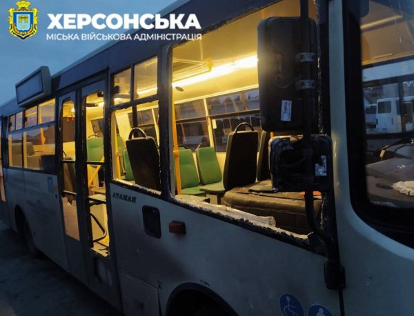 Em Kherson, infiéis atacaram um microônibus novamente 