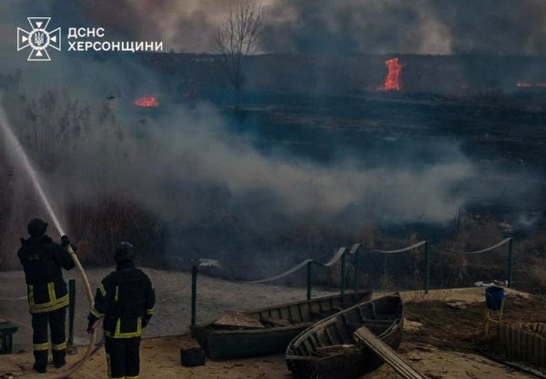 O Serviço de Emergência do Estado mostrou as consequências do bombardeio da região de Kherson em 1 e 2 de março (FOTO)