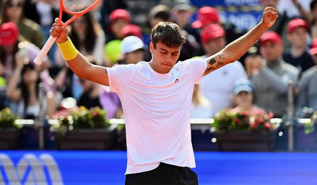 Bucareste. Kobolli derrota Dzumhur e enfrenta Baez na estreia pelo troféu