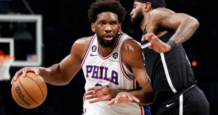 Embiid, da Filadélfia, passará por cirurgia no joelho e deve retornar em 6 semanas
