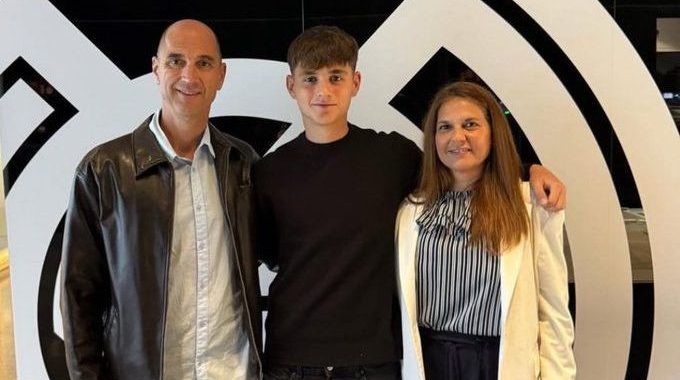 O Real Madrid assinou um novo contrato com o seu talento de 18 anos