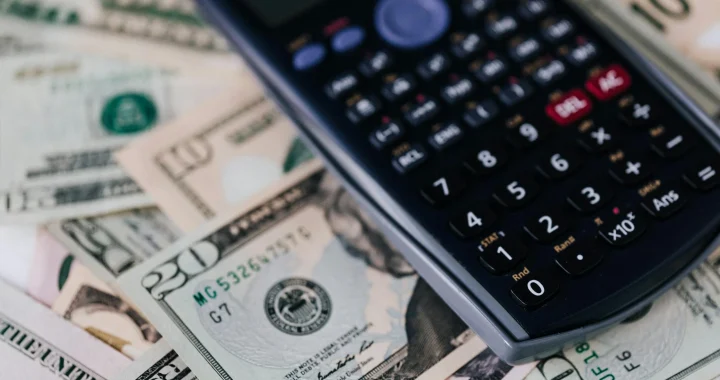 Euro sobe, dólar perde terreno: como a taxa de câmbio mudou