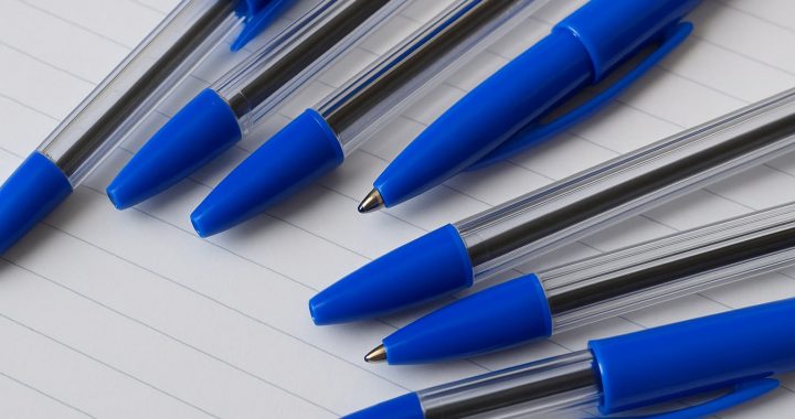 Por que no escritório se usam mais canetas azuis