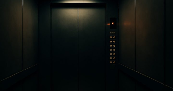 O que significa o sonho com o elevador: queda, subida, ficar preso — interpretação