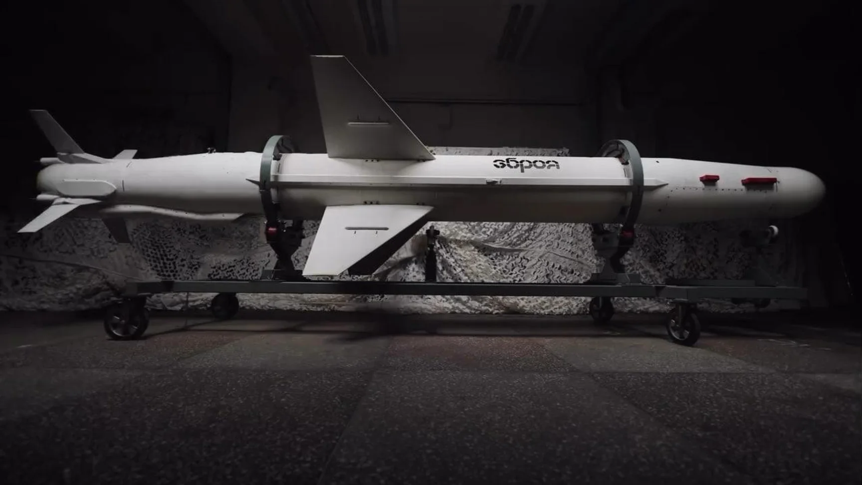 Conheça os novos detalhes do míssil ucraniano «Longo Neptuno», versão modernizada do R-360, com alcance de 1000 km e já testado em combate.