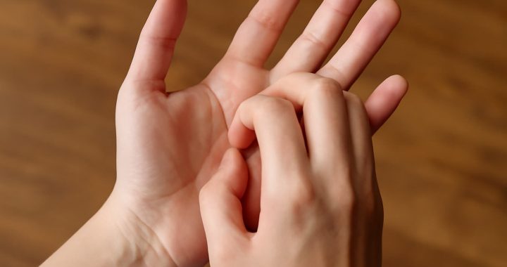 O que significa se a mão direita coçar: interpretação do presságio