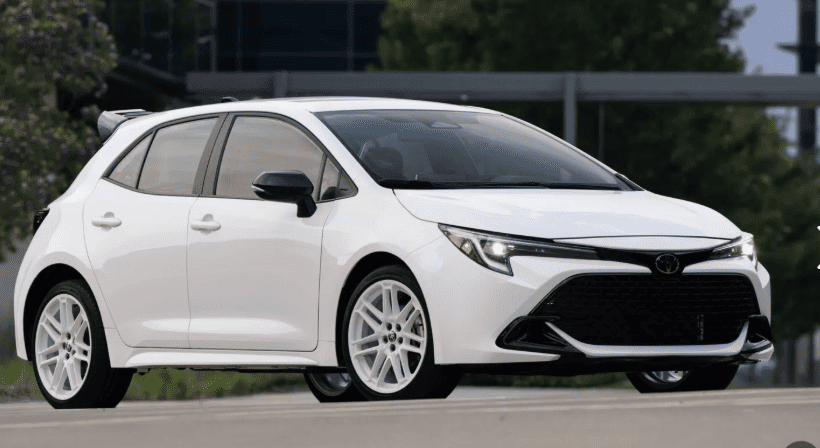 Conheça o Toyota Corolla Hatchback 2026: preços, versões atualizadas, novidades da FX Edition, sistemas de segurança e mudanças no design.