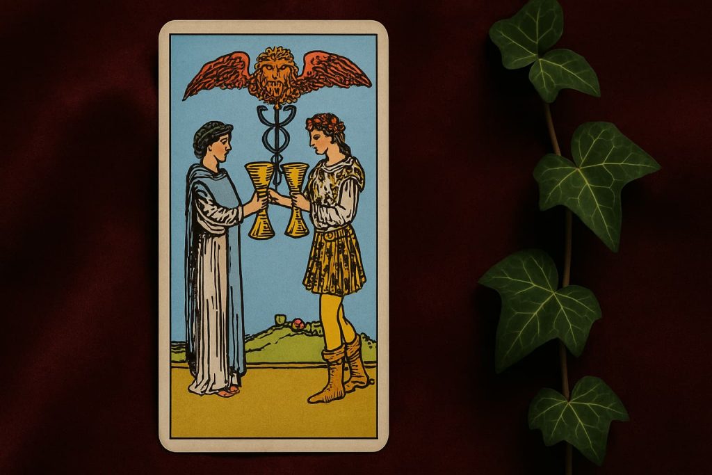 Descubra o significado completo da carta Dois de Copas no Tarô em posição ereta e invertida: amor, relacionamentos, carreira e espiritualidade.