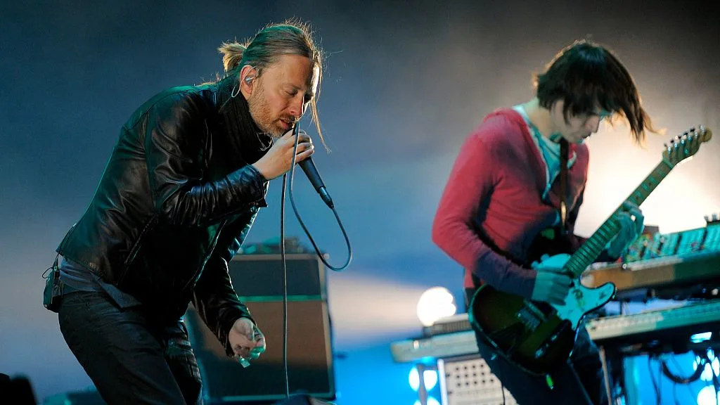 Radiohead regressa em 2025 com uma digressão europeia. Saiba datas em Madrid, Bolonha, Copenhaga e como comprar bilhetes oficiais.