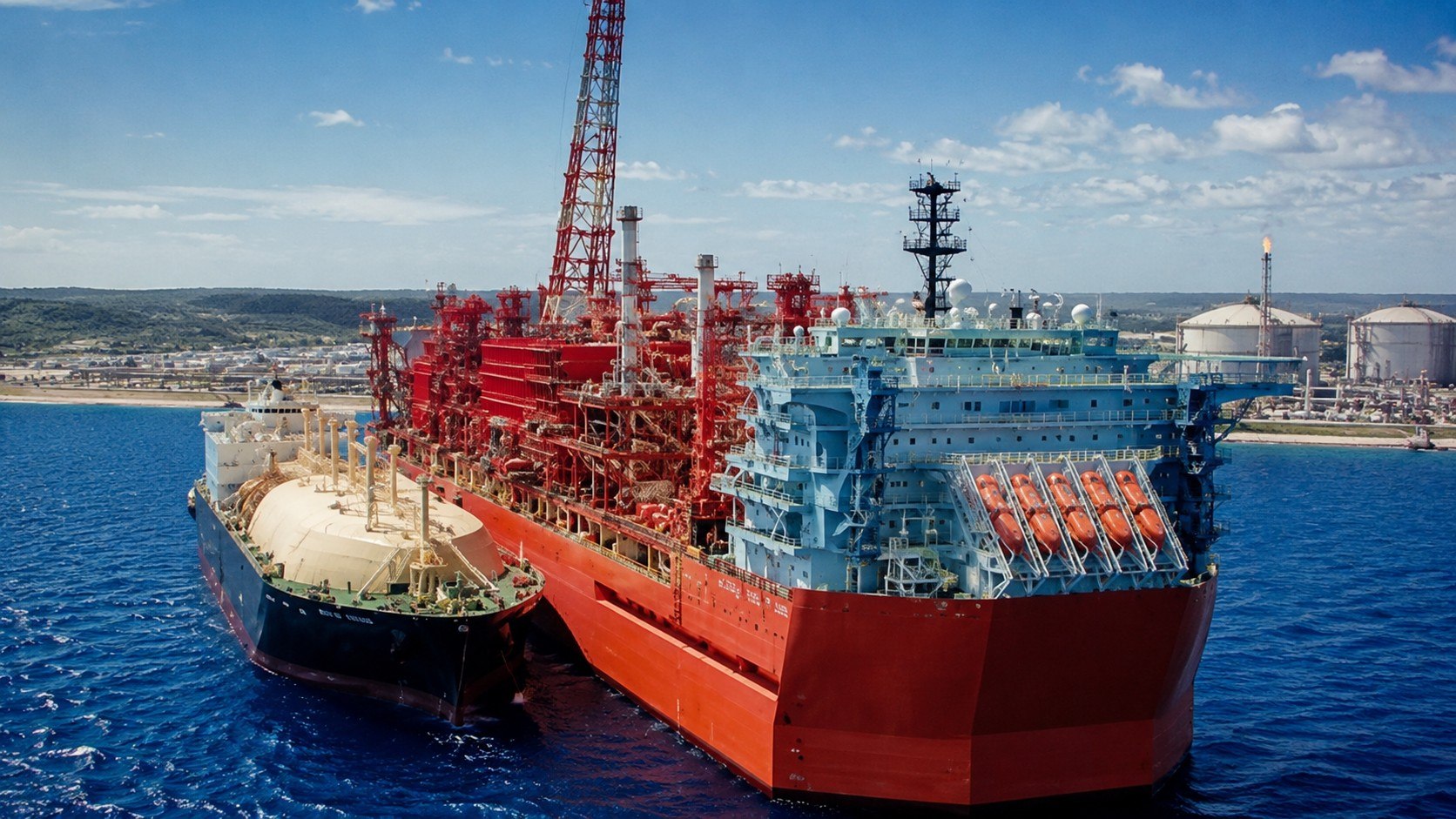 Gás natural Moçambique poderá acrescentar USD 11 mil milhões ao PIB e gerar USD 4 mil milhões anuais em receitas fiscais, segundo estudo do Standard Bank sobre o Rovuma LNG.