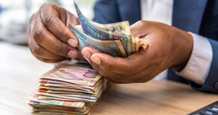 Salário mínimo em Moçambique 2026: quanto deve receber por mês em cada sector